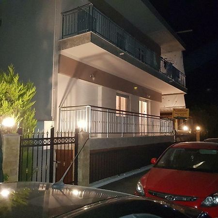 Dimitris Apartments Nea Plagia Exteriör bild