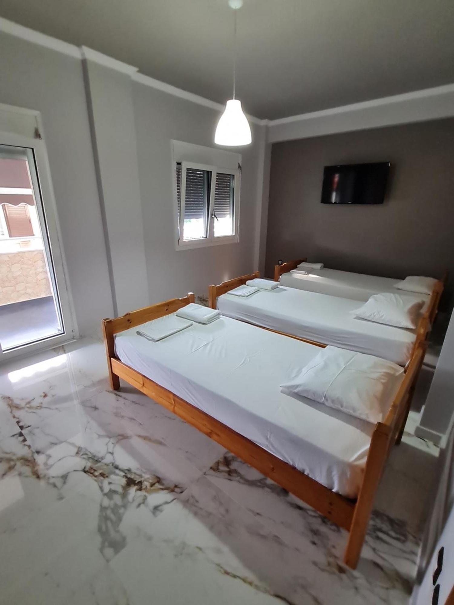 Dimitris Apartments Nea Plagia Exteriör bild