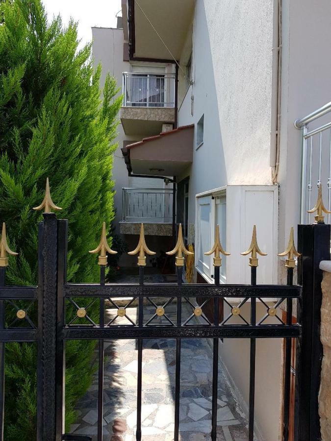 Dimitris Apartments Nea Plagia Exteriör bild