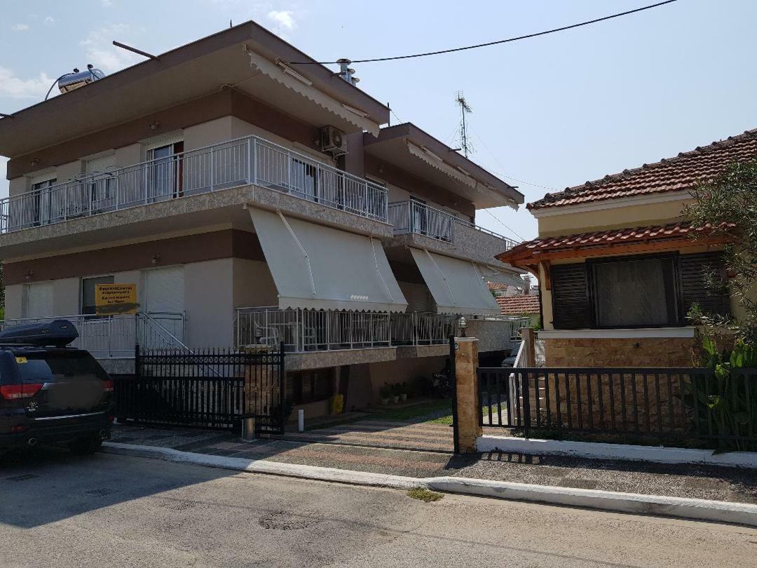 Dimitris Apartments Nea Plagia Exteriör bild